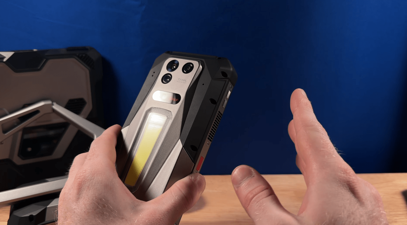 Factors to Consider When Buying a Projector Phone - 8849 Official Website