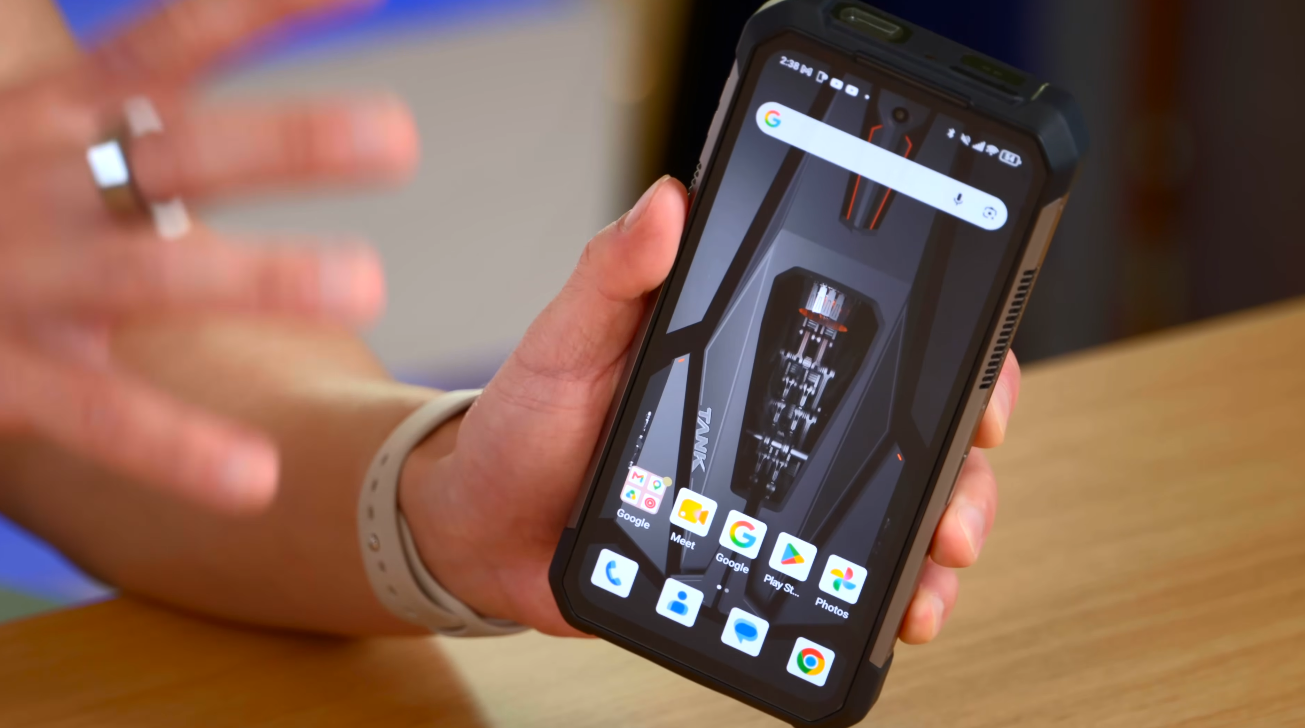 AMOLED vs IPS display: What's the Difference?