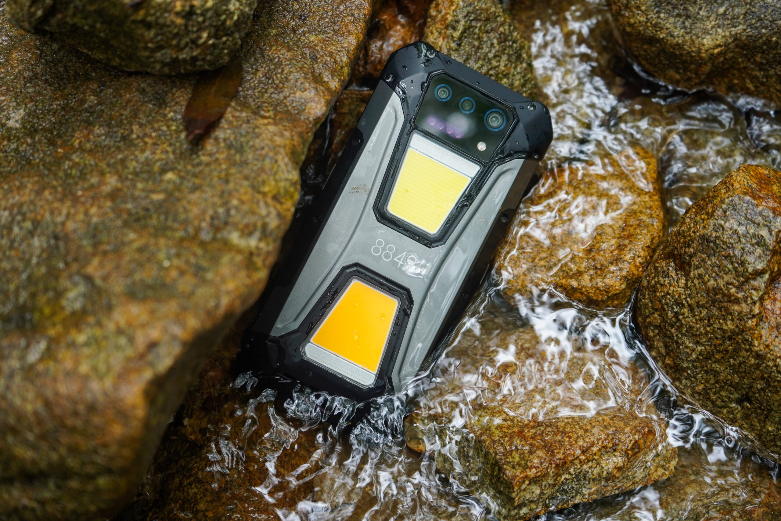tank2 pro projector rugged phone (1)